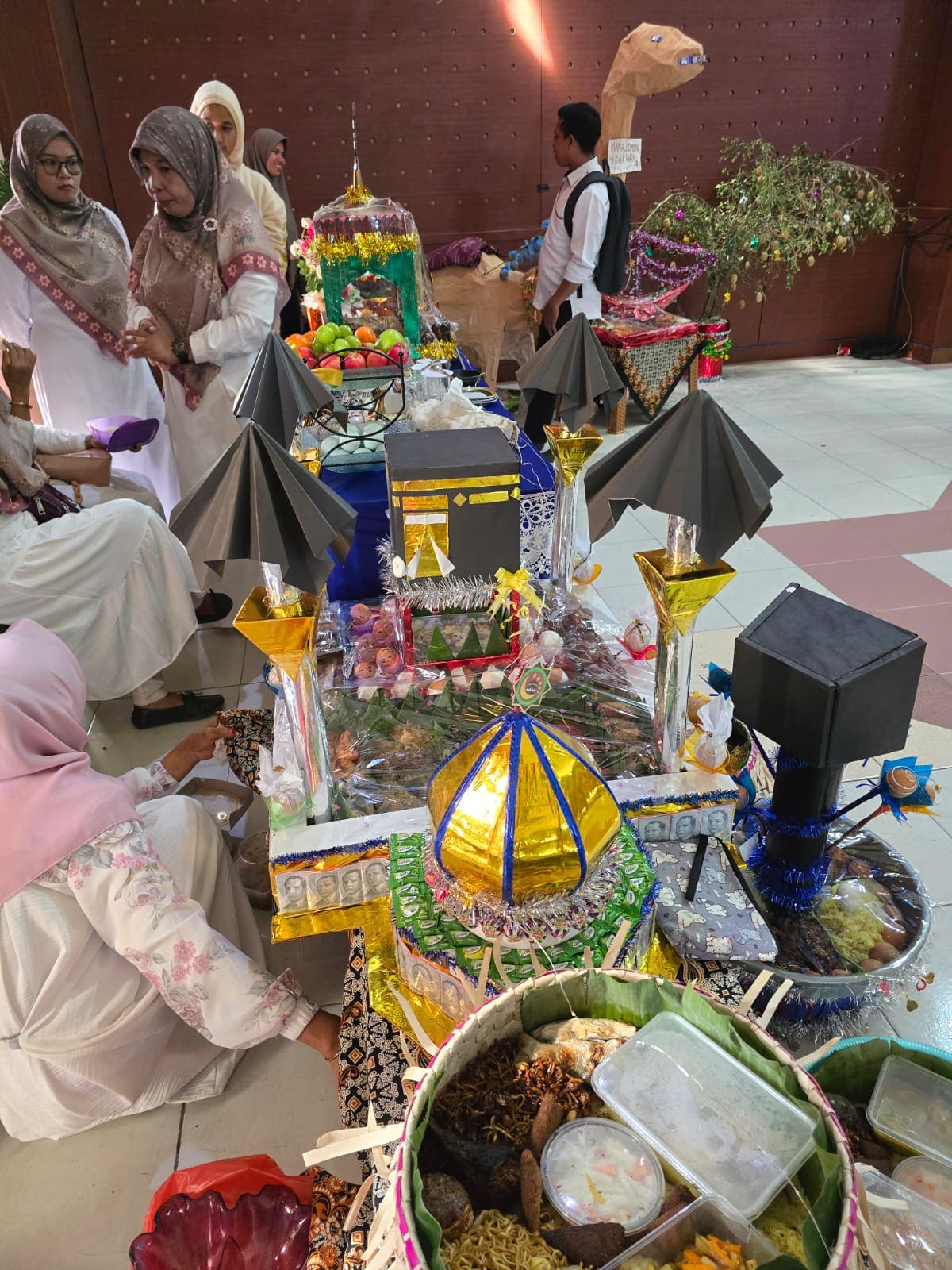 Catatan Sejarah Fakultas Dakwah dan Komunikasi Juara I Lomba Hias Kaddo Minyak Antar Lingkup UINAM