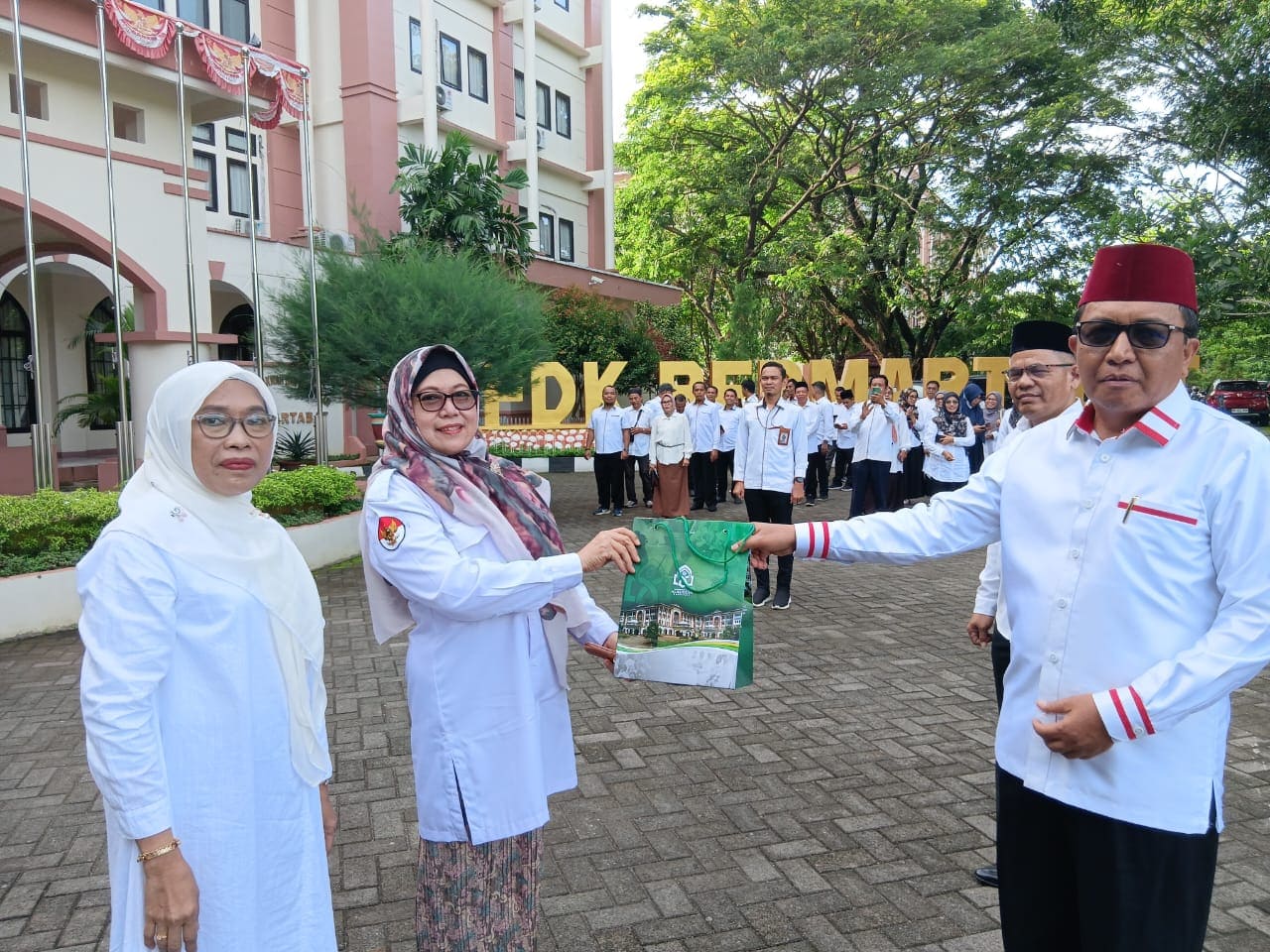 Apel Pagi dan Penyerahan Hadiah Dosen Berprestasi Fakultas Dakwah dan Komunikasi