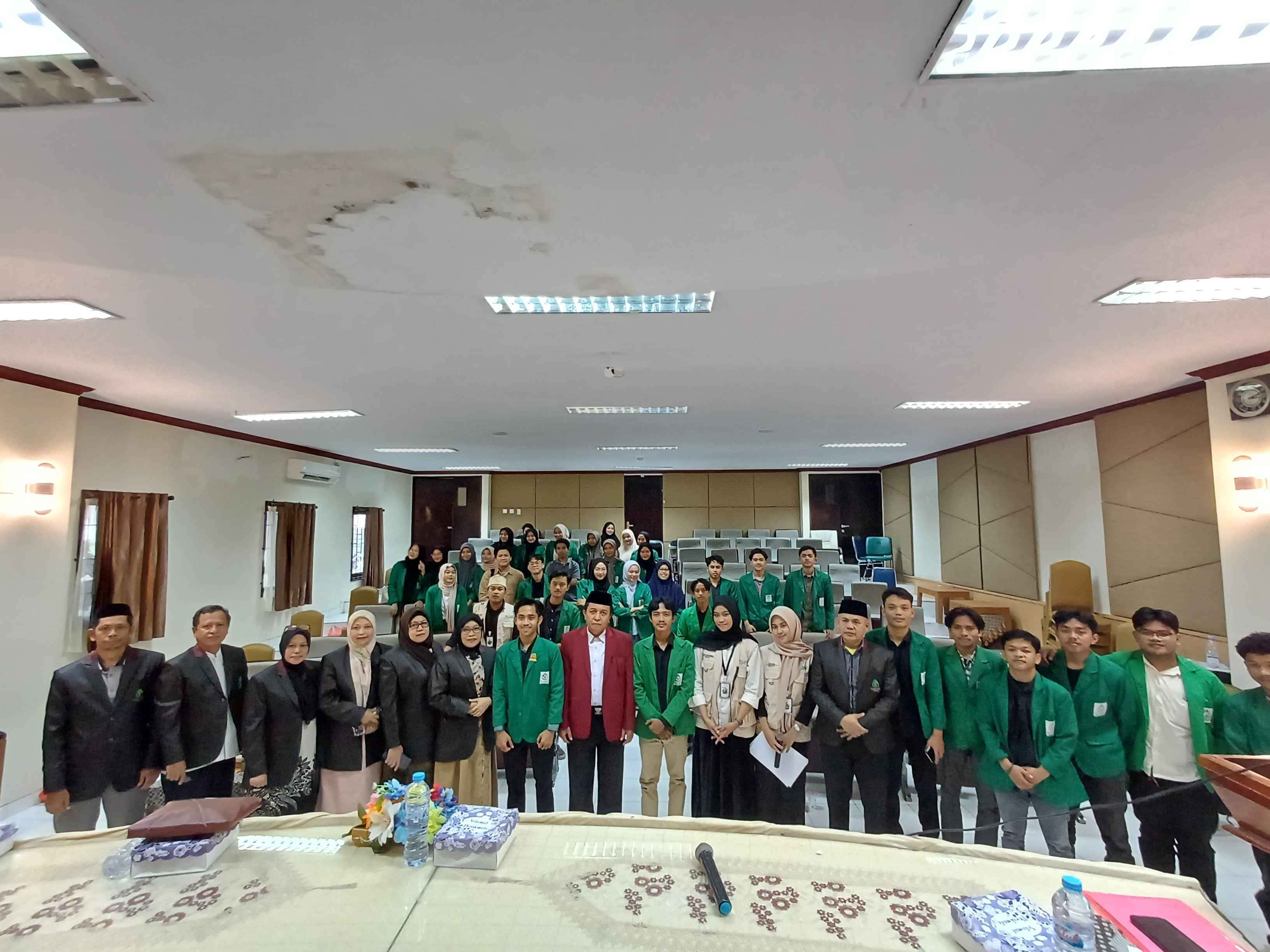 Dekan Fakultas Dakwah dan Komunikasi Gelar Pelantikan Pengurus Baru SEMA, DEMA, HMJ/HMPS