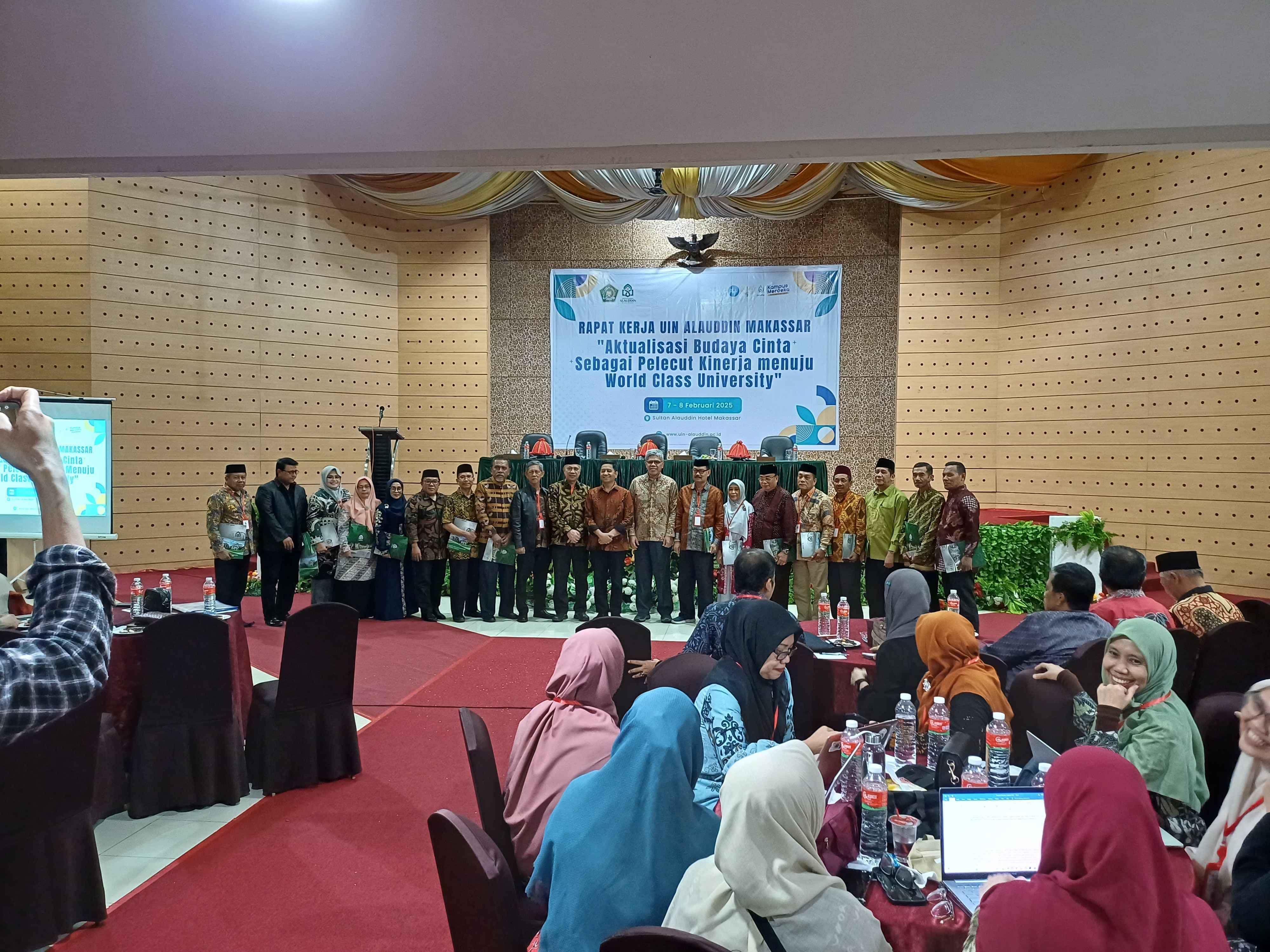 Para Pimpinan FDK Hadir Acara Raker Universitas
