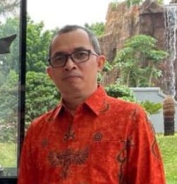 Prof. Dr. Mustari, S. Ag, M. Pd.