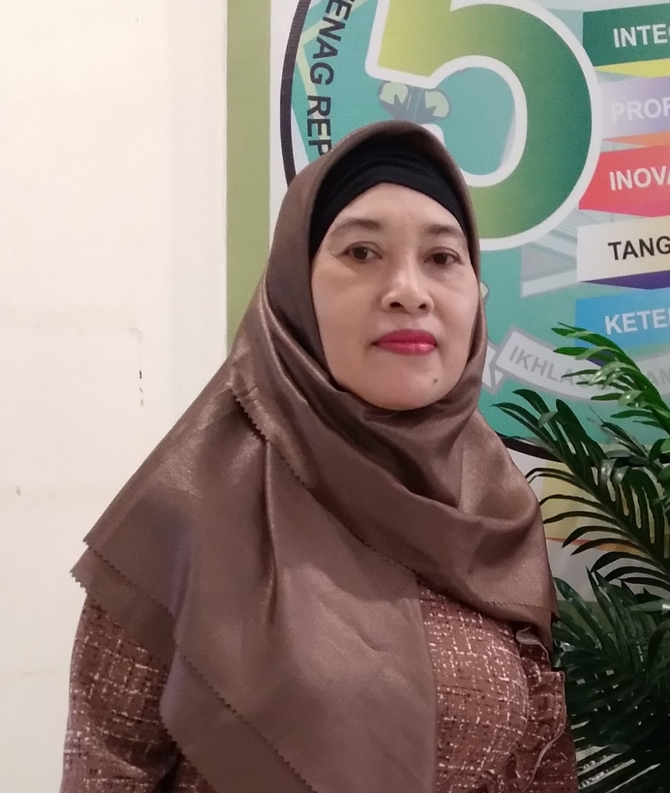 Dra. Hj. Muzdalifah Sahib, M. Hum., Ph.D